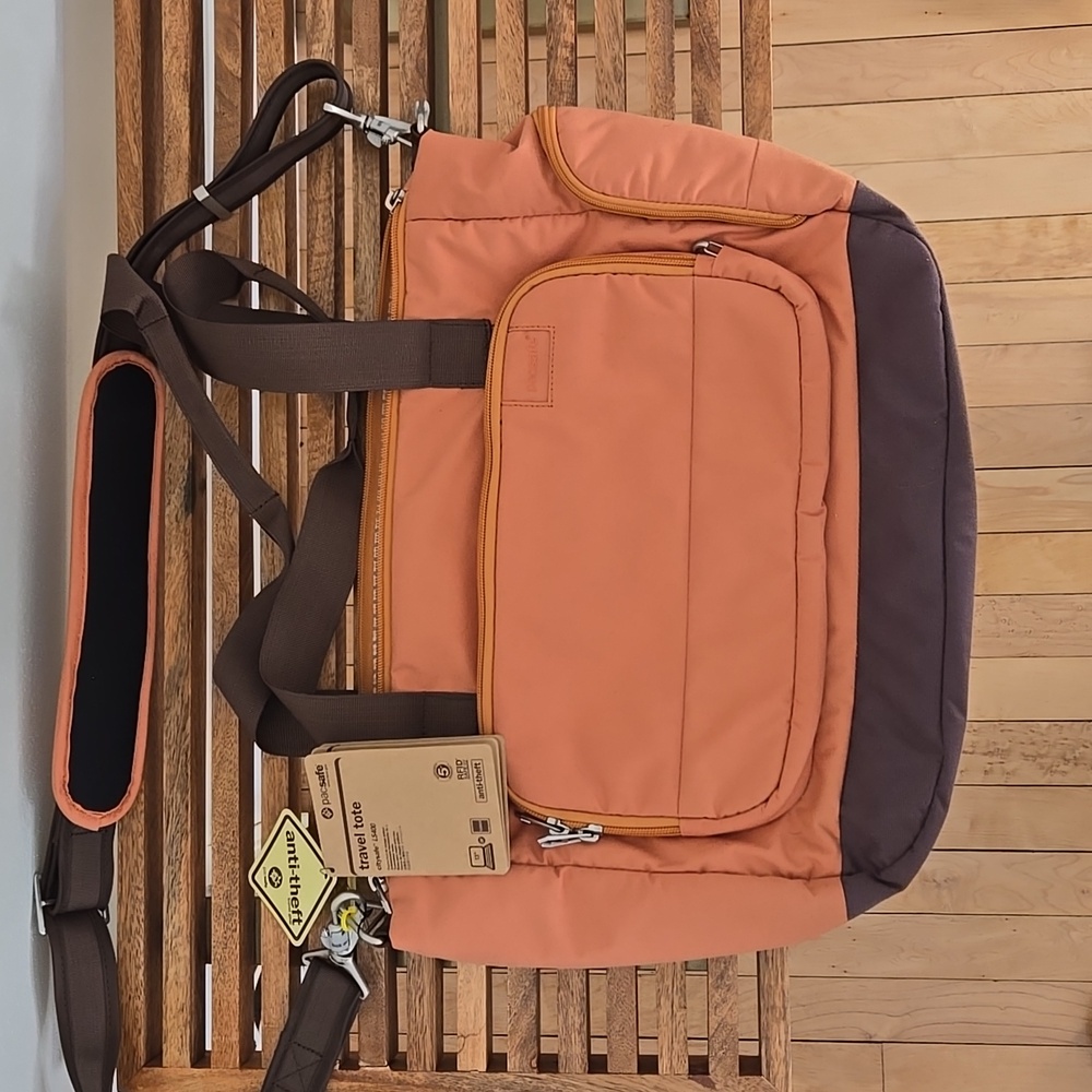 Pacsafe antithetical travel tote LS400